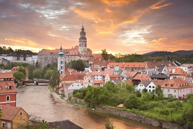 Private One-Way Sightseeing Transfer From Prague to Vienna via Cesky Krumlov - Departure and Pickup Details