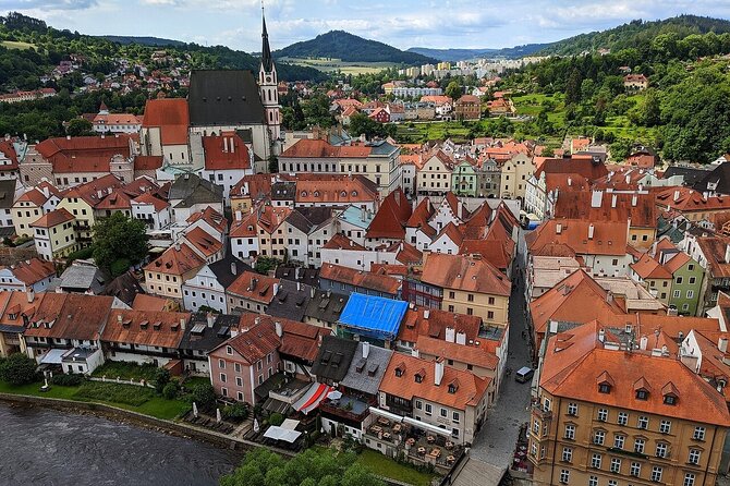 Private One Way Transfer From Cesky Krumlov to Vienna - Meeting and Pickup