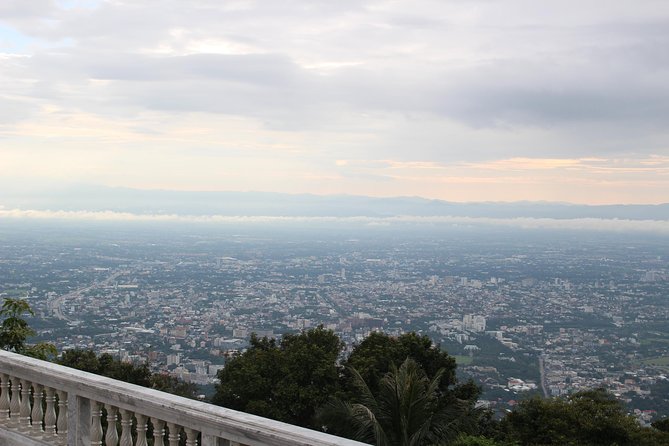 Private Oneday! Morning Alms&Doi Suthep&Wat Umong Umbrella Village&Hot Spring - Morning Alms