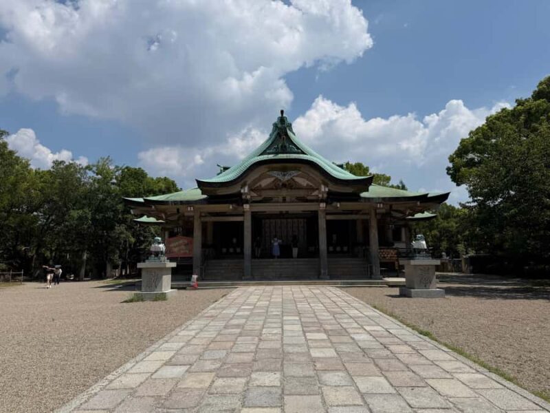 Private Osaka Castle and Hokoku Shrine with Local Guide - A Closer Look at the Tour Itinerary