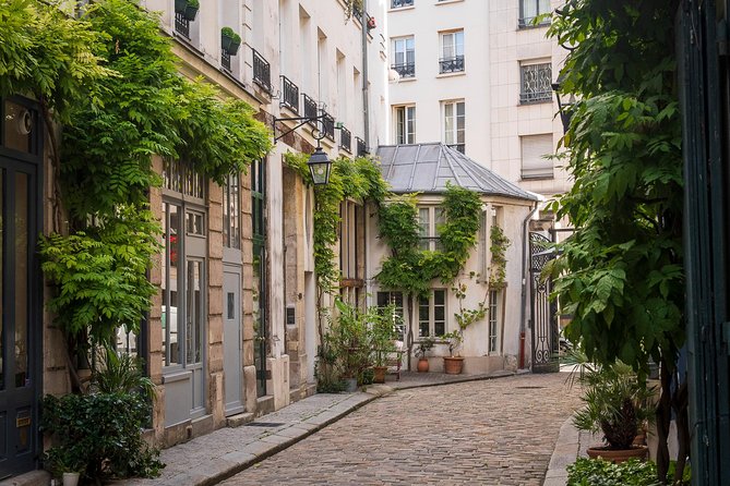 Private Paris Photography Tour With a Professional Photographer - Cancellation Policy and Benefits of Night Tour