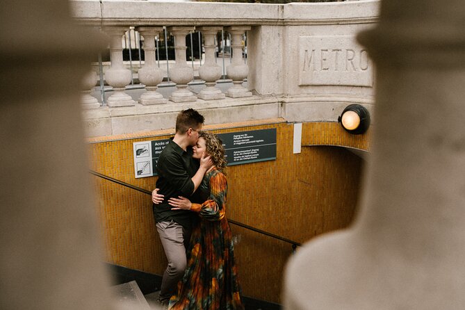 Private Paris Storytelling Photographer - Meeting and Pickup