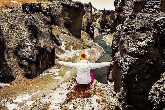 Private Photo Session With a Local Photographer in Jökulsárlón - Date and Travelers