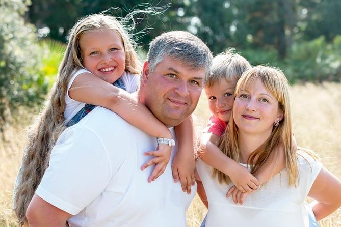 Private Photo Session With a Local Photographer in La Pineda - Pricing and Availability