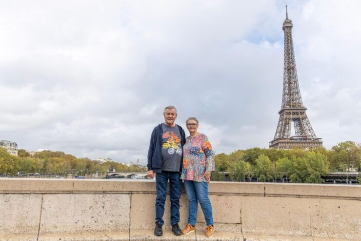 Private Photo Shoot Eiffel Area by Paris Photographer - Duration and Availability Information