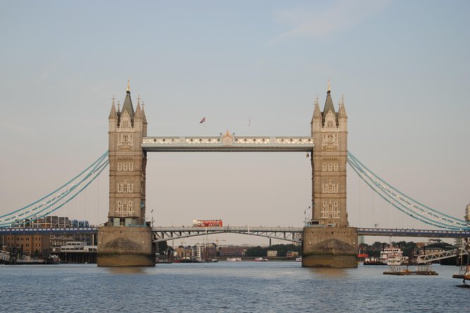 Private Photo Shoot in London With a Professional Photographer - Choosing the Perfect Backdrops and Landmarks