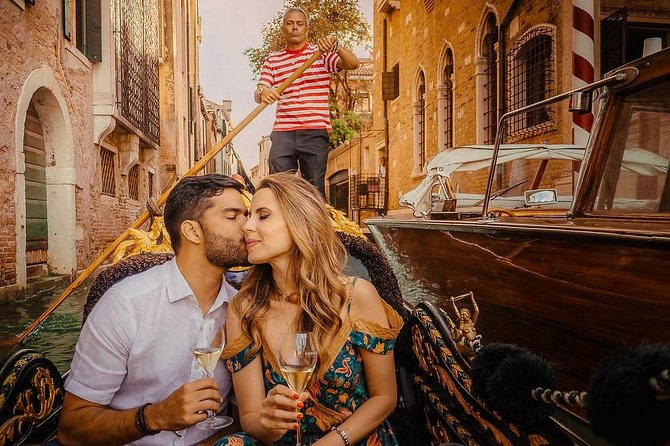 Private Photo Shoot in Venice With Gondola Ride - Common Questions