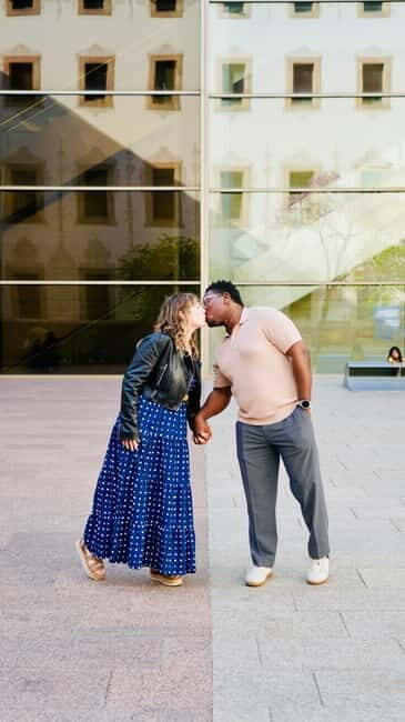 Private Photo Tour in the Old Heart of Barcelona - Authentic Experiences and Local Atmosphere