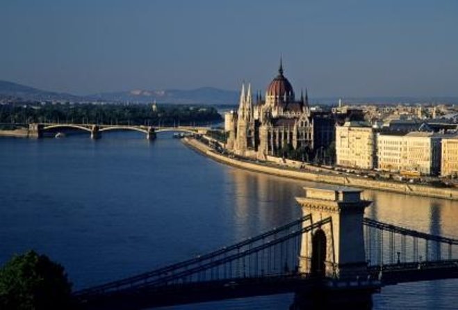 Private Photography Tour in Budapest With Professional Guide and Photographer - Good To Know