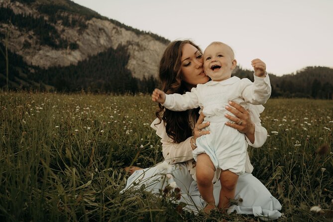 Private Photoshoot in the Mountains - Posing and Styling Tips