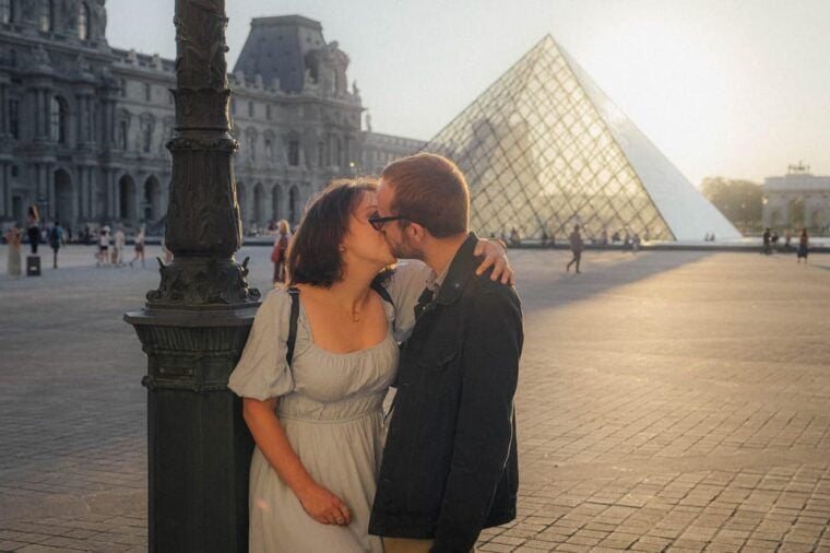 Private Photoshoot Louvre Museum Exterior - What to Expect