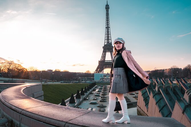 Private Photoshoot Near the Eiffel Tower and the Streets Around - Private Online Gallery Delivery