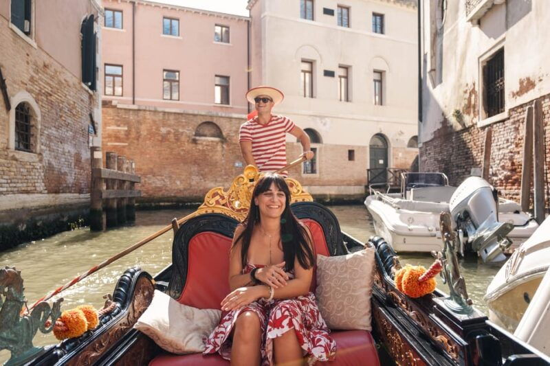 Private Photoshoot of Your Gondola Ride in Venice - What You Can Expect During the Photoshoot