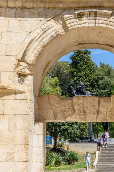 Private Photoshoot Tour: City of Split - Meeting the Guide and Photographer