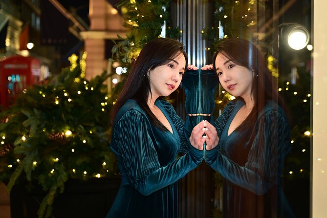 Private Photoshoot With Christmas Lights in London - Overview and Cancellation Policy