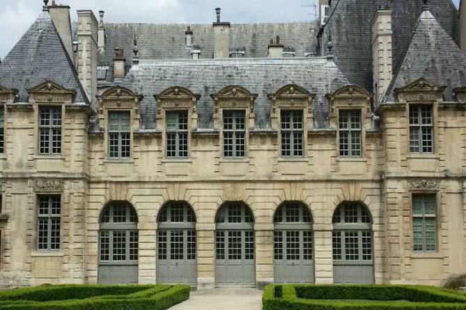 Private Pickup Food and Wine Tasting Walking Tour in Le Marais - Private Pickup and Expert Guide