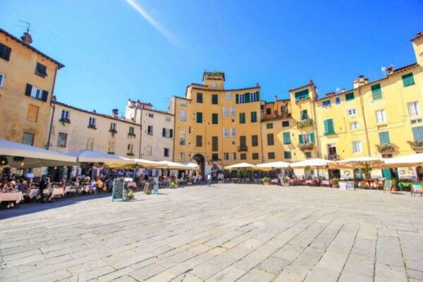 Private Pisa and Lucca Tour and Ticket for the Leaning Tower - Background