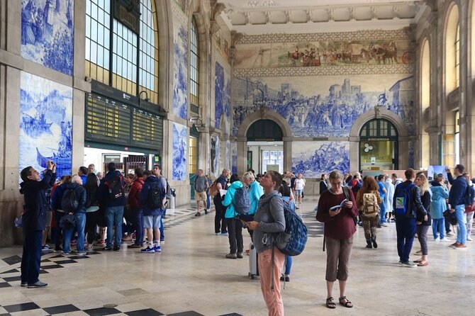 Private Porto Tour Top 10 Highlights & Hidden Gems - Livraria Lello Bookstore