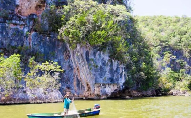 Private: Redonda Heights & Cayo Levantado Beach Day Trip - The Sum Up