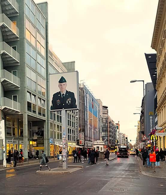 Private Rickshaw Berlin Secrets Taylor-Made up-to 6 Pers. - Navigating Berlin’s Highlights on a Rickshaw