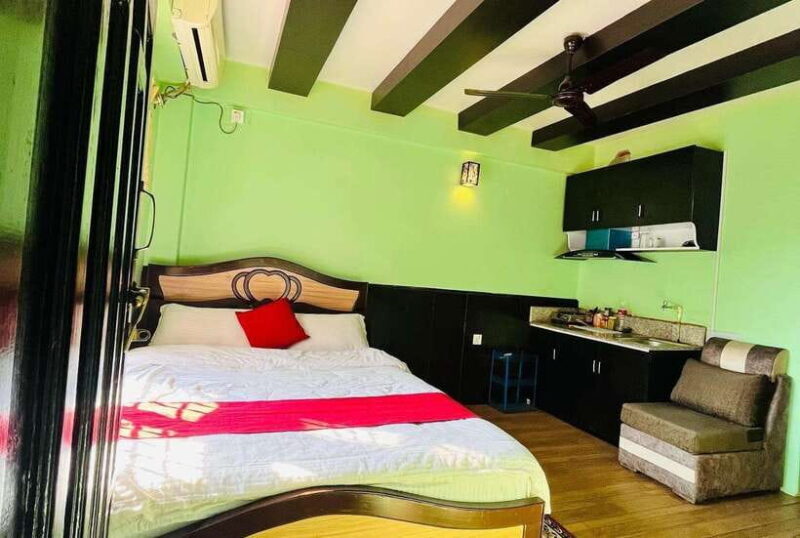 private room with mini kitchen - Practical Details and Comfort