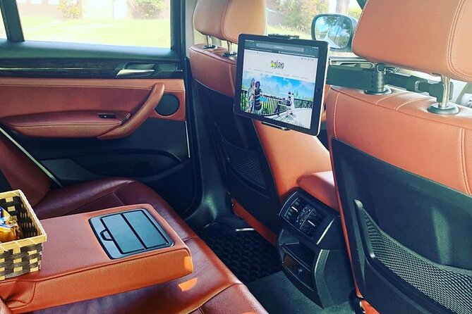 Private Round Trip Airport (UVF) Transfer: Luxury SUV - Hassle-Free Airport Transfer