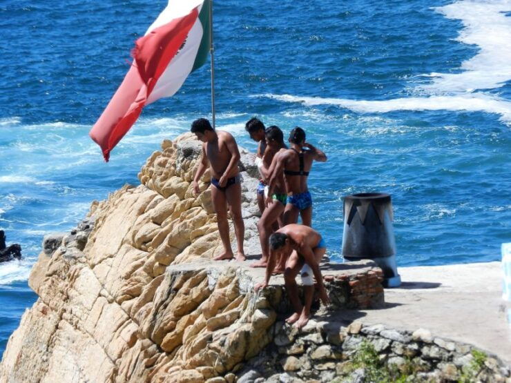 *Private Round-Trip Shuttle: Quebrada Cliff-Dive Watching - Experience Highlights