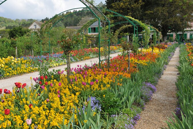 Private Round-Trip Transfer From Paris to Giverny - Transportation Details