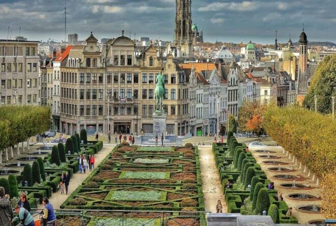 Private Roundtrip From Cruise Port Zeebrugge to Brussels - Vehicle Features