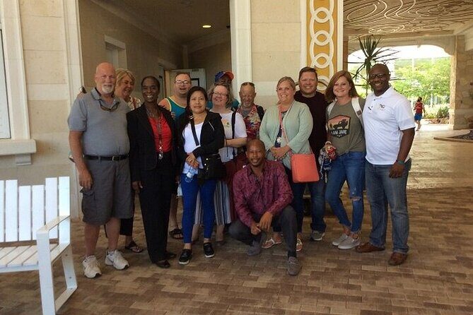 Private Roundtrip Minibus Transfer to Downtown Nassau - The Details of Your Nassau Arrival Experience