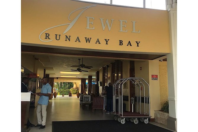 Private Roundtrip Sangster Airport Transfer to Runaway Bay Hotels - Convenient and Safe Transfer