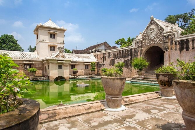 Private Royal Heritage Tour: Yogyakarta Palace, Watercastle, Sonobudoyo Museum - Palace Exploration