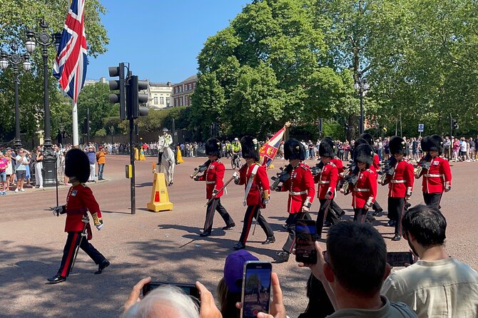 Private Royal London Taxi Tour With the Changing of the Guards - Accessibility Information