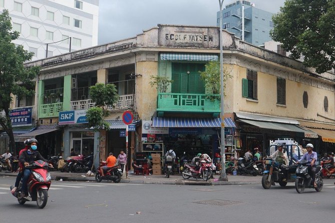 Private Saigon Walking Tour With Food Tasting - Exploring Historical Landmarks on Foot