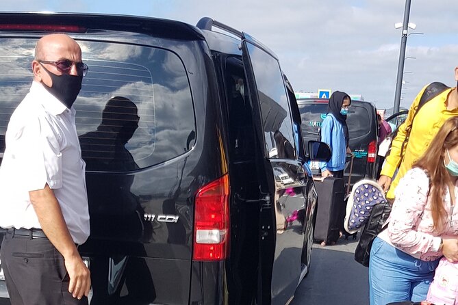 Private SAW Airport Arrival or Departure Transfer - Additional Language Options