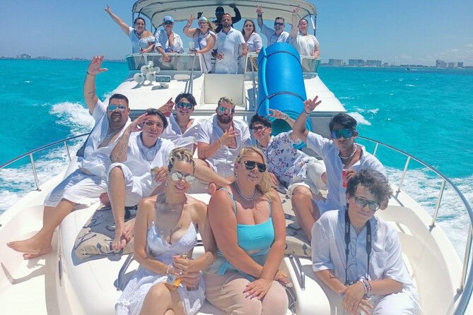Private Sea Ray 51 Flybridge Yacht Cancun up to 18 Pax - Inclusions