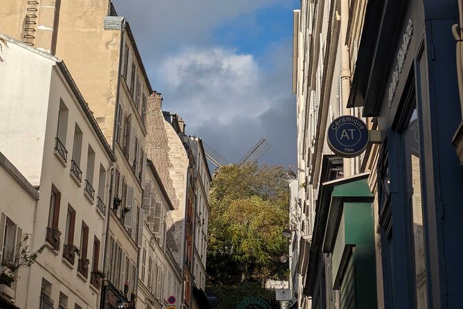 Private Self-Guided Audio Tour in Paris Montmartre District - Montmartre District Overview