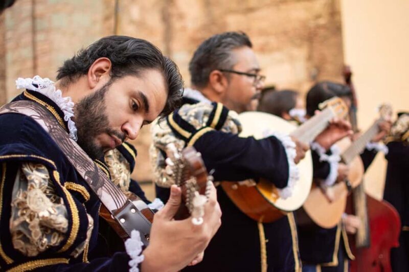 Private serenade in Guanajuato with the musical group "La Estudiantina" - Good To Know