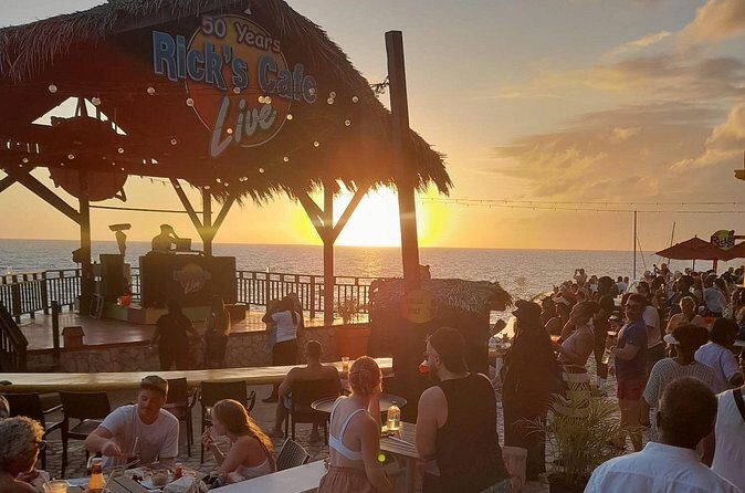 Private Seven Mile Beach Tour Optional Catamaran Cruise - Who Should Consider This Tour