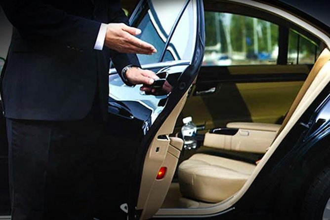 Private Shanghai Pudong Airport Arrival Transfer to Shanghai City Center - Booking and Policies