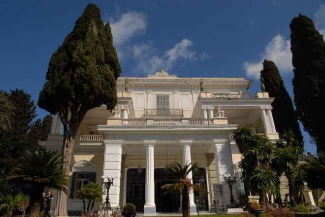 Private Shore Excursion: Corfu Town & Achilleion Palace - Exploring Corfu Old Town