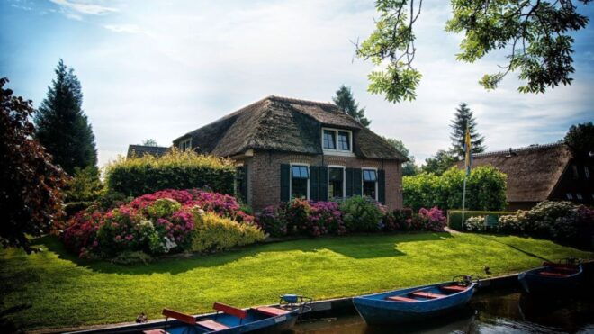 Private Sightseeing Tour to the Windmills & Giethoorn - Directions
