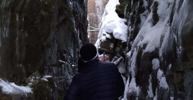 Private Singhampton Caves Snowshoe-Collingwood/Blue Mountain - What to Bring and Preparation