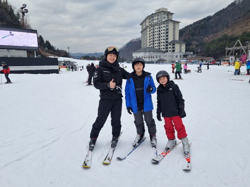 Private Ski & Snowboard Lessons at Elysian Gangchon - Arriving at Elysian Gangchon and getting ready