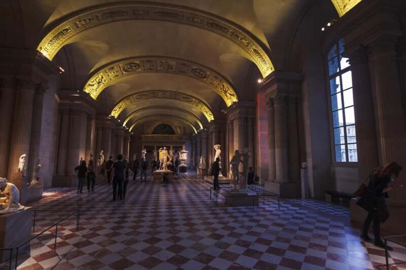 Private Skip-the-Line Louvre Tour with Mona Lisa - The Experience in Practice