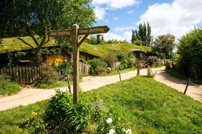 Private Small Group Tour From Auckland to Hobbiton Movie Set. - Minimum Travelers Requirement