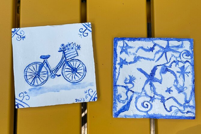 Private Souvenir Creation in Dutch Delft Blue From Netherlands - Minimum Traveler Requirement