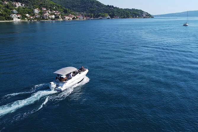 Private Speedboat Tour in Lux Marina and Secluded Beach 4H - Good To Know