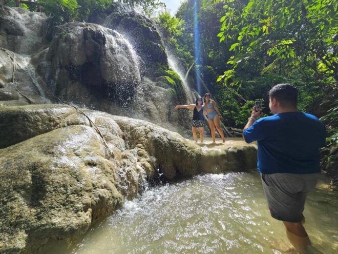 Private : Sticky Waterfall & Secret Temple & Karen Village. - Cultural Experience