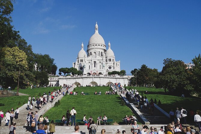Private Street Art Tour in Paris With Local Expert - Guide Expertise